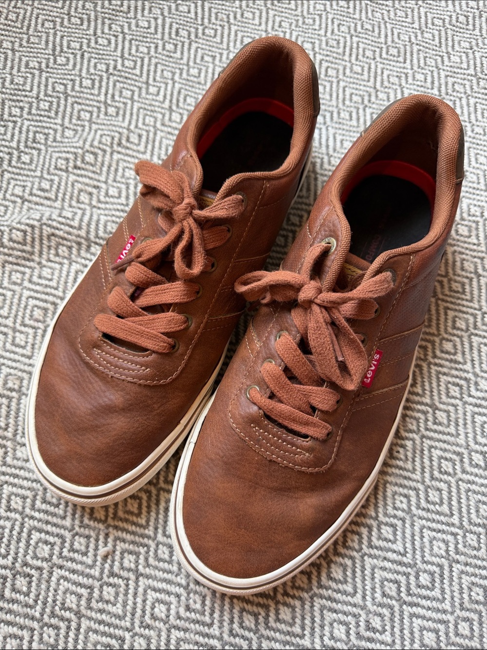 Levi's Men's Brown Low-Top Lace-Up Sneakers with White Sole